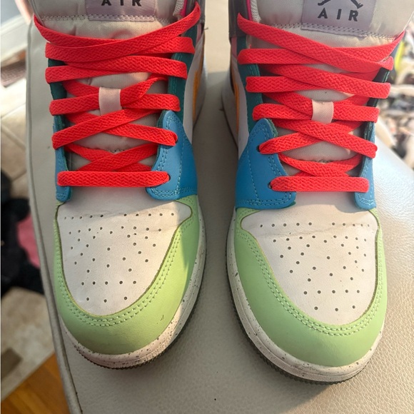 Nike air Jordan. YOUTH SIZE 7. Fits a women’s 9.
Like new. Worn about 5 times. - Picture 9 of 9